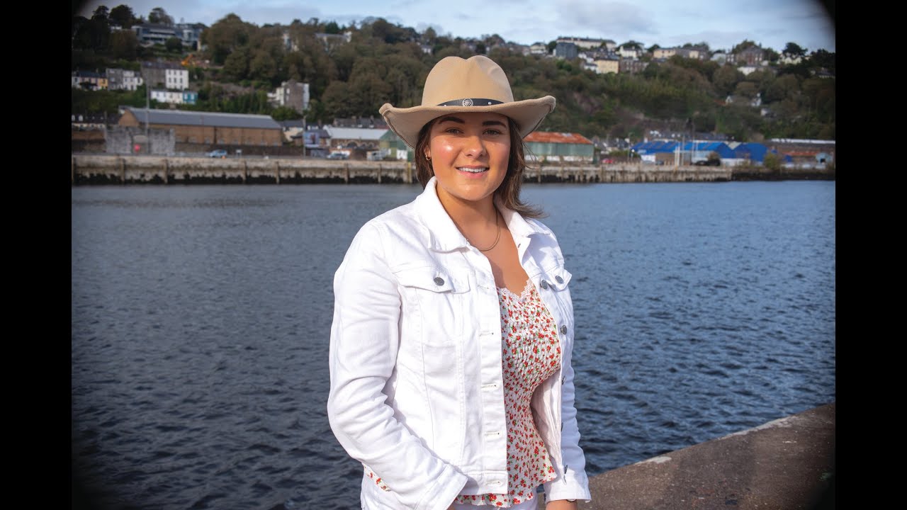 Love Me Tonight' from Irish country music star Effie Neill.🎵🍀👍🎸