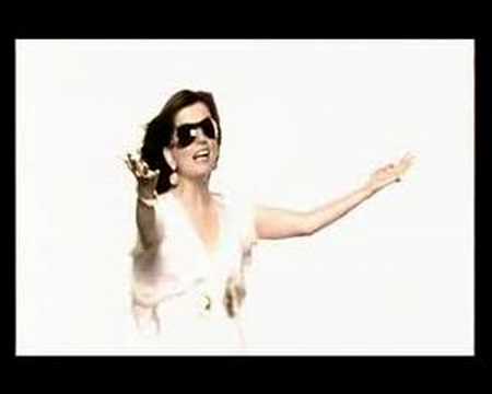 Bir qiz bir shisha porno bilan qizni sikdi.