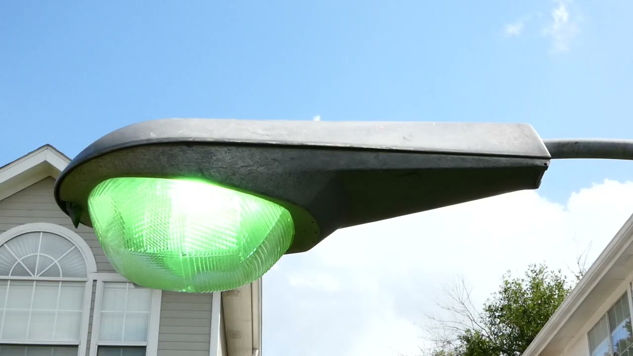 Westinghouse OV-25 Silverliner street light