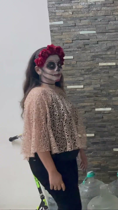 Scared hell out of this #reaction #ytshorts #halloween #makeup  #sushmakiron