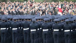 第60回防衛大学校開校記念祭　観閲式国旗登壇