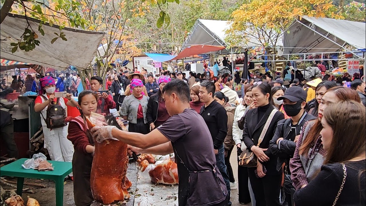 CHỢ LỢN QUAY HỘI CHÙA BẮC NGA VỠ TRẬN KHÁCH DU LỊCH CHEN NHAU MUA ĐẾN MUỘN LÀ HẾT