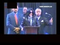 Michael Jackson asiste al funeral de su ídolo James Brown - Subtitulado En Español