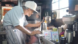 A day in the life of Japan's most famous grandpa's hot dog shop. 今屋のハンバーガー ホットドッグ