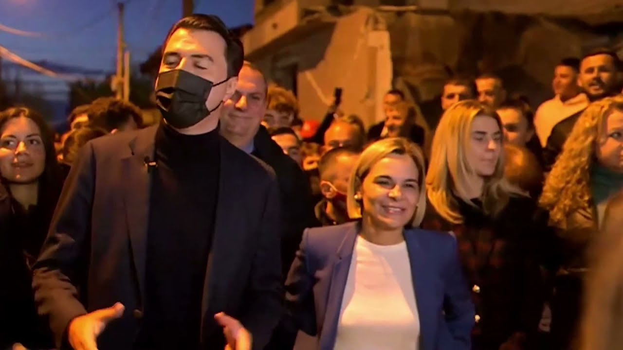 Kryetari i PD, Lulzim Basha dhe kryetarja e LSI, Monika Kryemadhi, në Kombinat me banorët e dëmtuar