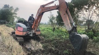 How to Clear Grass With an Excavator by Cat Excavator Vlog 14 views 2 years ago 9 minutes, 14 seconds