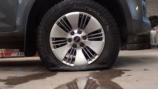 Dem Pickup Gehen Alle 4 Reifen Platt