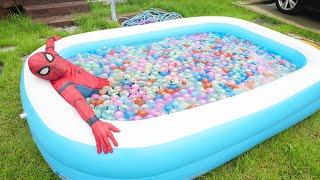 Spider Man Colors Water Balloons Challenge (Let's Pop 1,000 Water Balloons!)