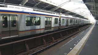 新今宮駅に到着、発車する南海電車8300系。