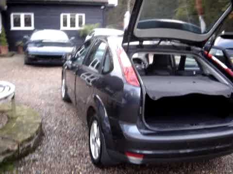 Video: Missä on vuoden 2005 Ford Focuksen polttoainepumppu?