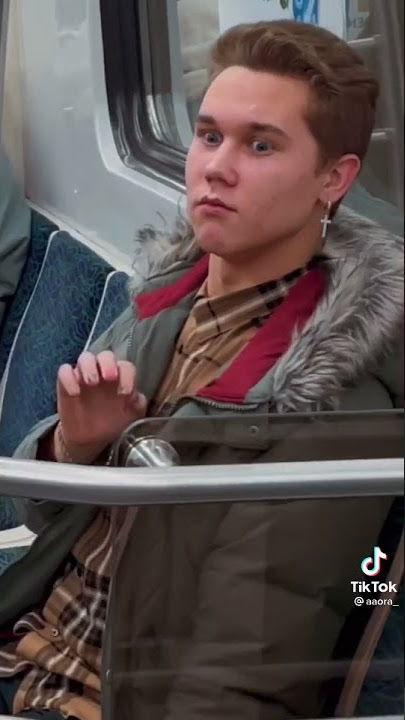 بنت بتتحرش مع الولد في المترو - حالات قلة ادب 🔥