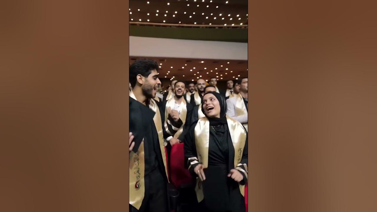 اتراني الان ايا دربي ... فاليوم وصلت الي حلمي 🧡🎓