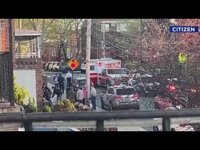 2 Teens Stabbed In Queens Suspects Escape On Mopeds