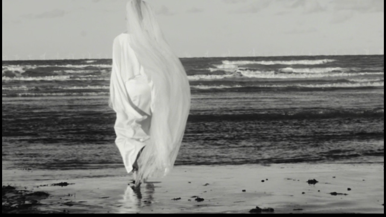 Guarda AYDA ROSE — “405” (Official Music Video) su YouTube Guarda AYDA ROSE — “405” (Official Music Video) su YouTube
