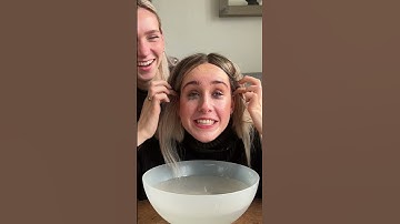 Bij ieder fout antwoord moet Sophie haar gezicht in het water