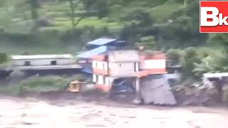 अविरल बर्षा को कारण घर बगायो #झरी खत्रा # पानी परेर #नारायणी#bk bro channel