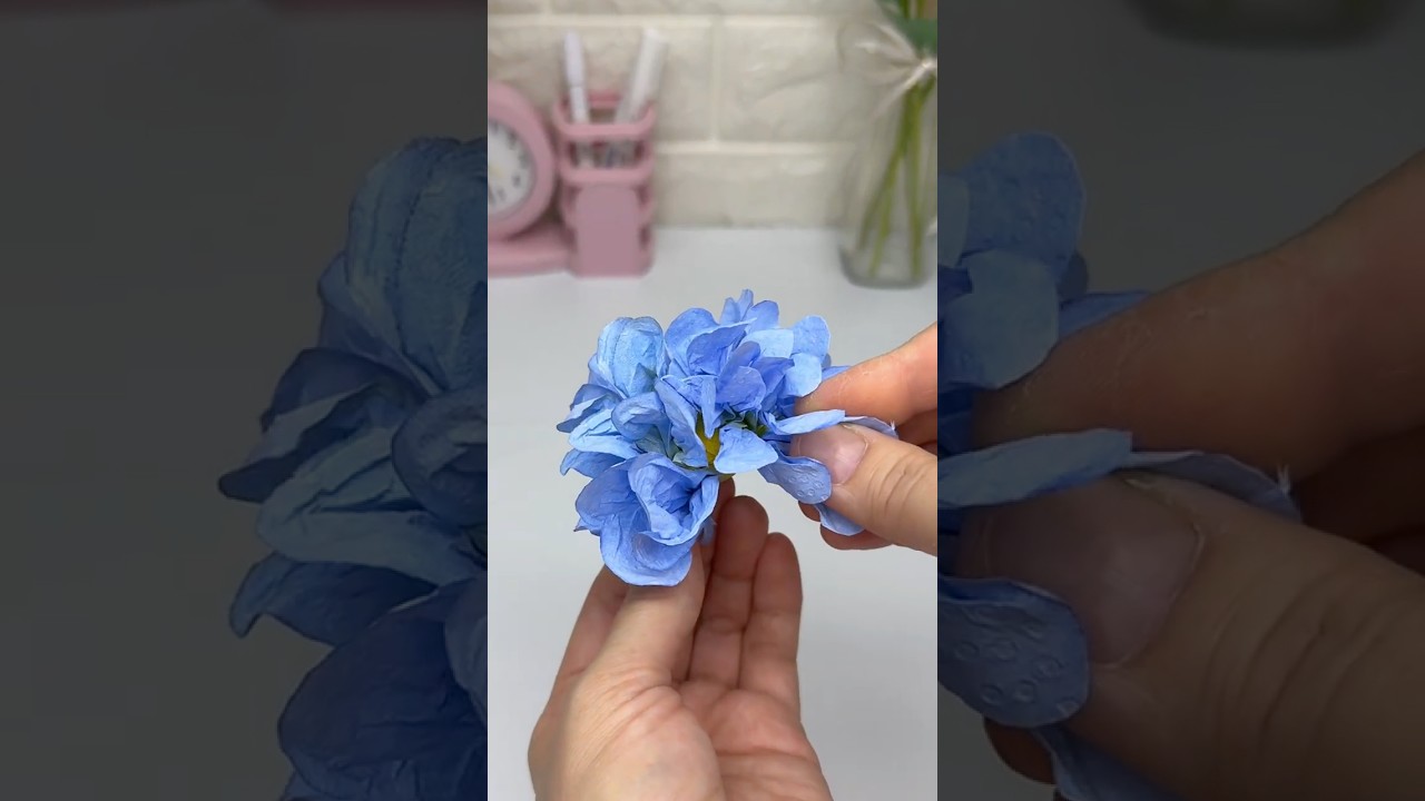 Ver DIY Tissue Paper Hydrangea | Easy Paper Flower Tutorial #diy #craft #handmade #flowercraft no YouTube Ver DIY Tissue Paper Hydrangea | Easy Paper Flower Tutorial #diy #craft #handmade #flowercraft no YouTube