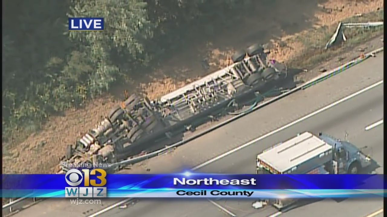 1 Dead, Traffic Backed Up On I-95 After Tractor Trailer Overturns - YouTube
