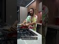 Juju Salimeni faz ovo frito no roupao floral