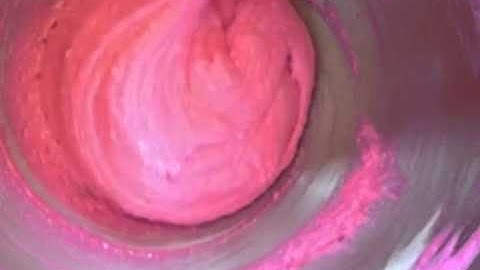 Macaron Part 2 (Macaronage) from lawsofbaking.com