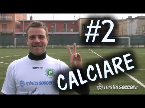 Video: Come Calciare Il Pallone Nel Calcio