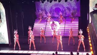 Finale. Dance video at show L’Oiseau, Paradis Latin. Paris 2022