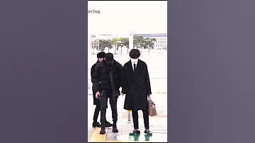 انزلق كاي من TXT لذلك ذهب جونغكوك للتحقق مما اذا كان زلقا حتى لا يسقط تاي BTS ARMY TXT 