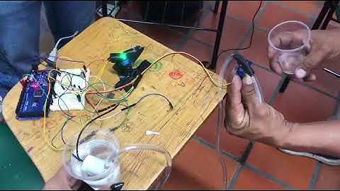 Arduino - Sensor de humo que gira automáticamente al ángulo para atacar fuego con bomba de agua!!!