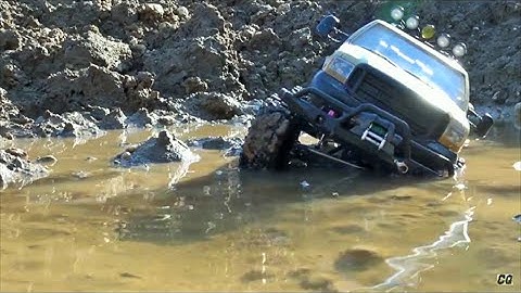 RC f350 mud action with axial scx10 4x4 and big v8 sound, actioncam, great!