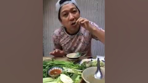 Nghệ Sĩ Trường Giang Dùng Cơm Tại Quán Mười Khó