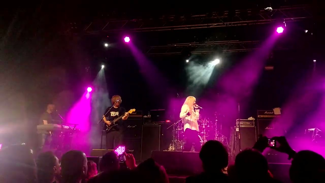 Unruly Child - When Love Is Gone (live at Frontiers Rock Festival 2017, full song)