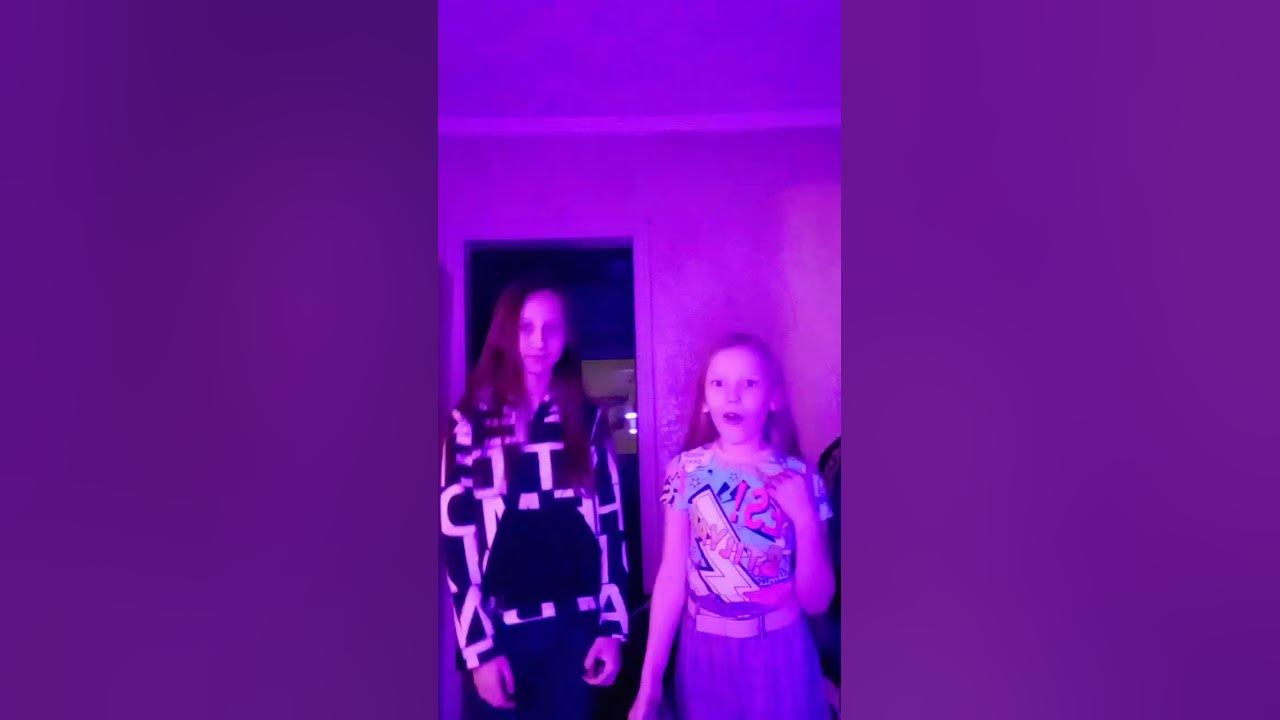 2две дурочки решили станцевать🥲 (одна рукой прибилась) 😂 - YouTube