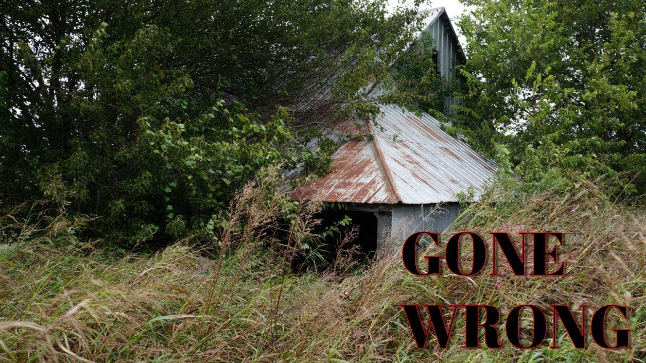 EXPLORING THE ABANDONED BARN AT NIGHT(chased out) - YouTube