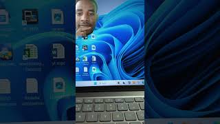 How to Get a CLEAR Taskbar in Windows 11 (2024)