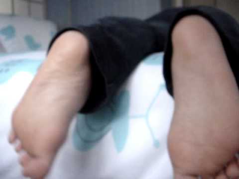 Shaking legs while sleeping - YouTube