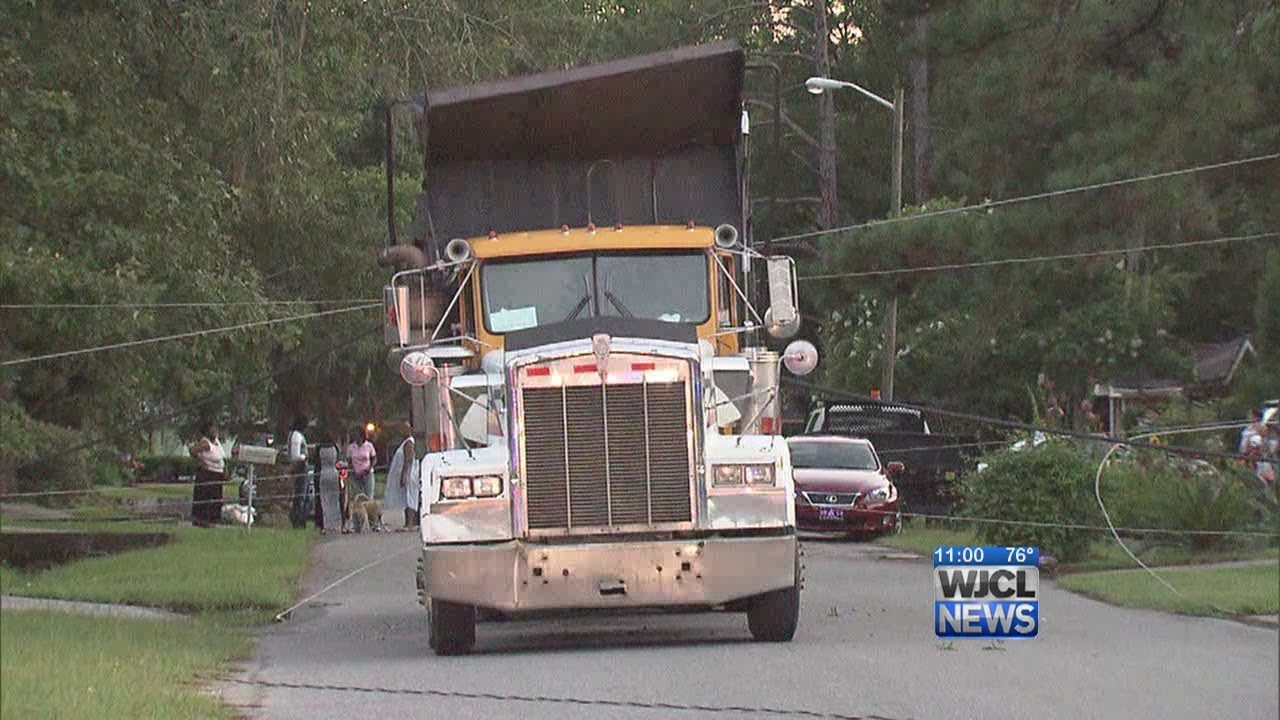 Truck takes out power - YouTube