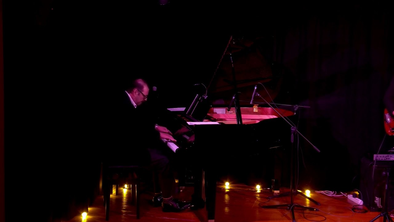 Victor Alonso "Estación Haedo" (Piano Solo en Vivo )