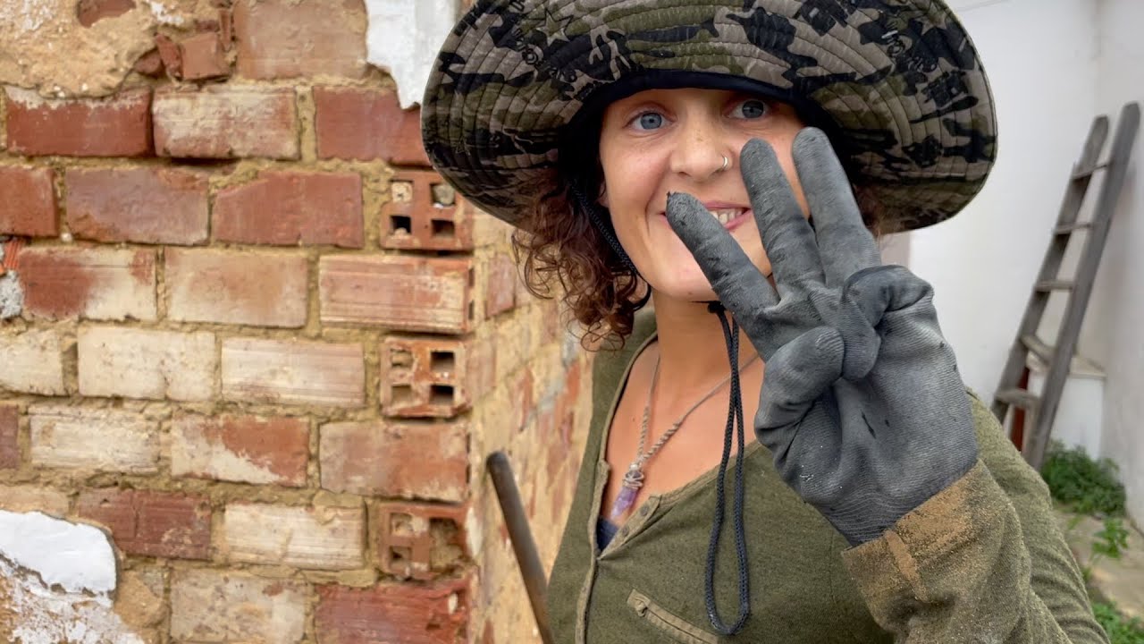 We bought an abandoned ruin by the sea in Portugal - What have we done? #3