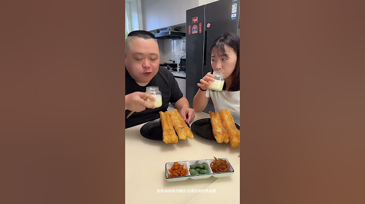 老公真是太貪吃了，趁我不注意搶我的蛋，最後錯過了火腿！