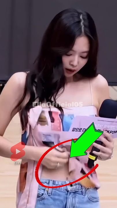Jennie accidentally showed her belly while jisoo. 😄 #Jisoo #jennie #blackpink