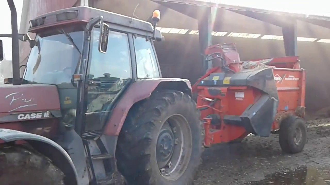 Kuhn primor 3570 Cow farming with straw.
