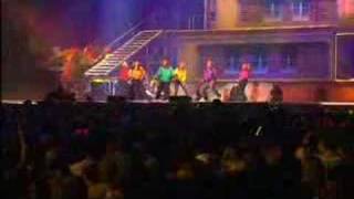 S Club 7 - Don't Stop Movin' (Live at S Club Party)