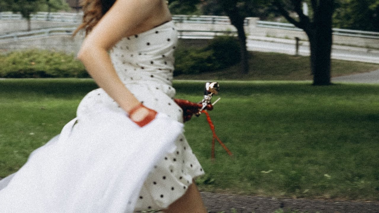 Signée florence - DDTEW [Lyric Video]