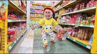 😱 UNBELIEVABLE! Baby Monkey Ri Ri Secretly Took Dad's Money... Everyone Was Left Speechles