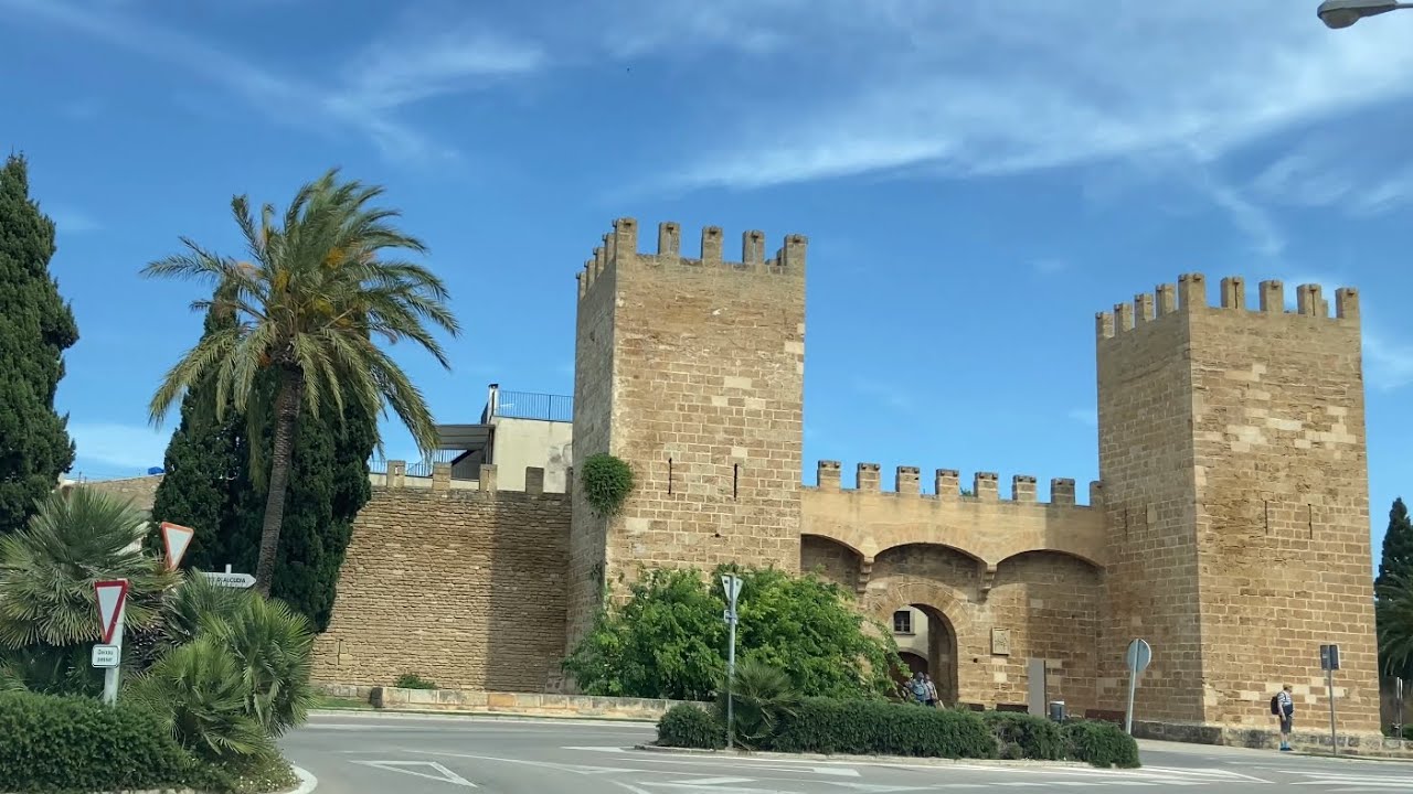 Alcudia 🩵 Historisches Mallorca 🇪🇸 Stadtmauern & Sehenswürdigkeiten 🩵 mallorquinisches Kulturgut