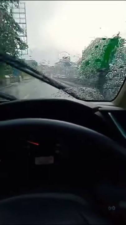 bawa mobil Siang hari hujan