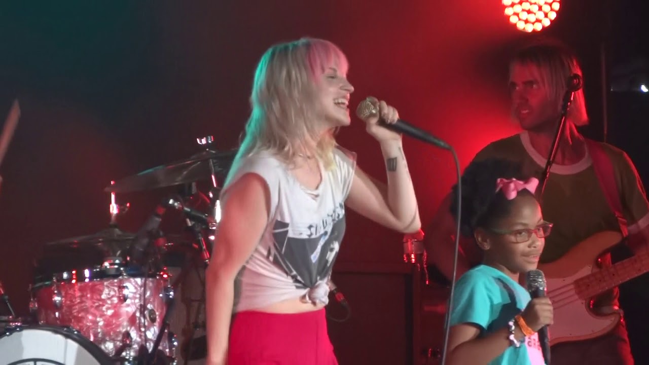 Paramore Ain't It Fun Brings Fan On Stage Simpsonville, SC 6-14-18 ...
