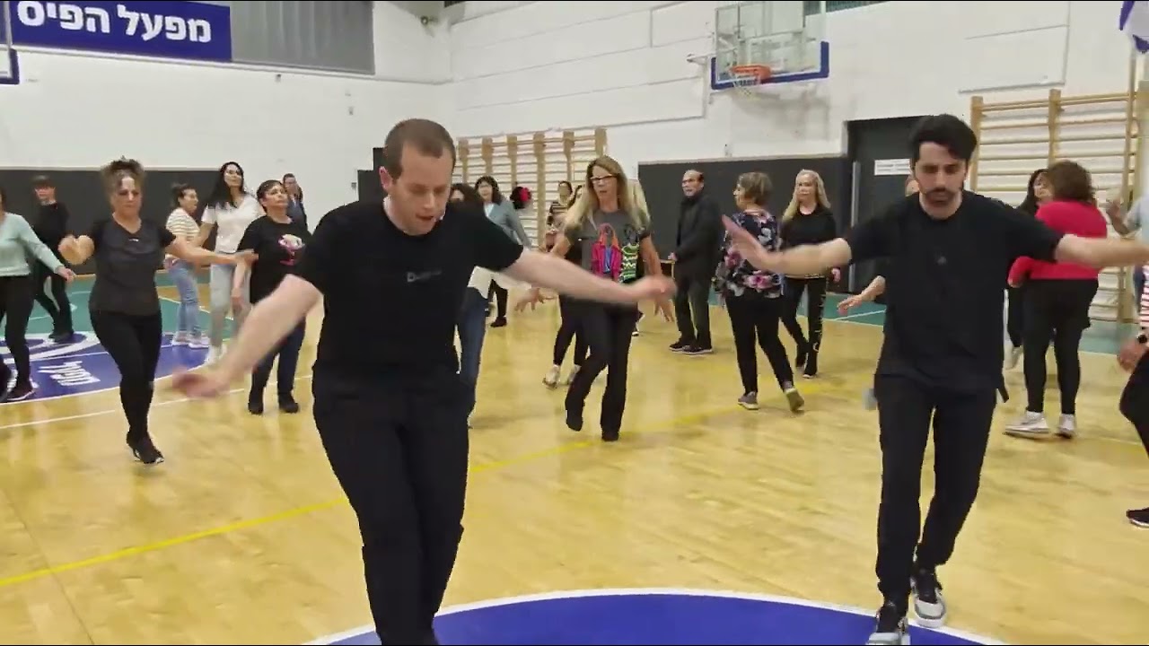 ״את לי פריז״ - מיכאל ברזלי , בהרקדת המעגלים של אלמוג בן עמי