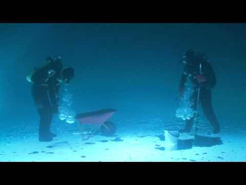 Пятнично-рыболовное видео. Рыбалка подо льдом (fishing under ice)