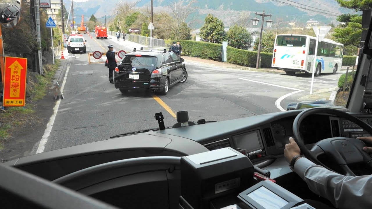 箱根仙石原の山焼きのため迂回です　高速バス　運転席　前面展望　小田急箱根高速バス　エアロエース　６速ＭＴ